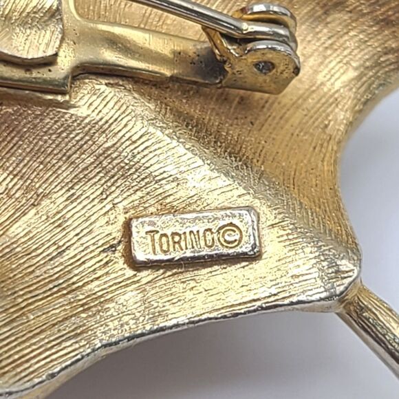 Vintage TORINO Gold and White Leaf Brooch Pin - Picture 2 of 4